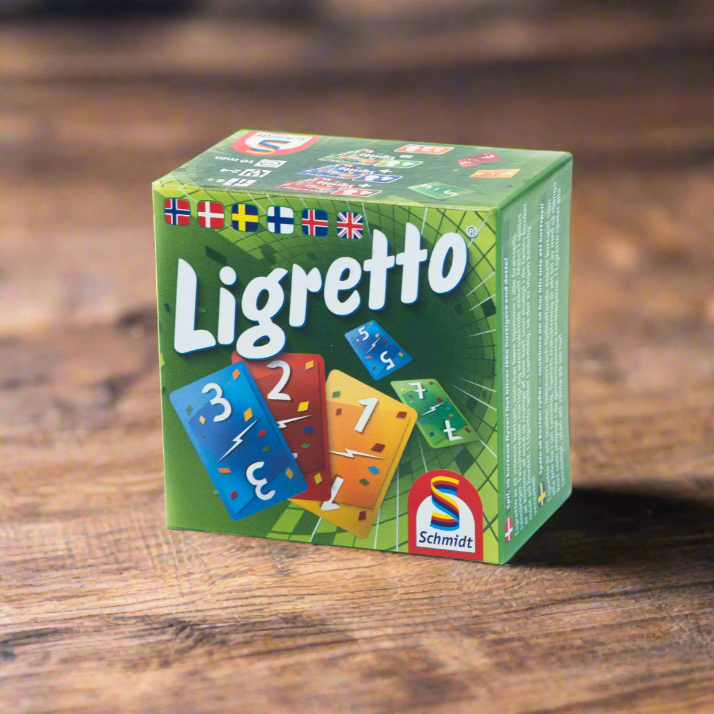 Ligretto grønn eske med motiv av blå, røde, gule og grønne kort