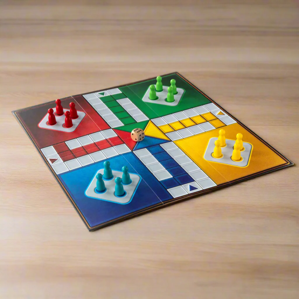 Ludo reisespill spillebrett med brikker i rødt, grønt, gult og blått samt terning