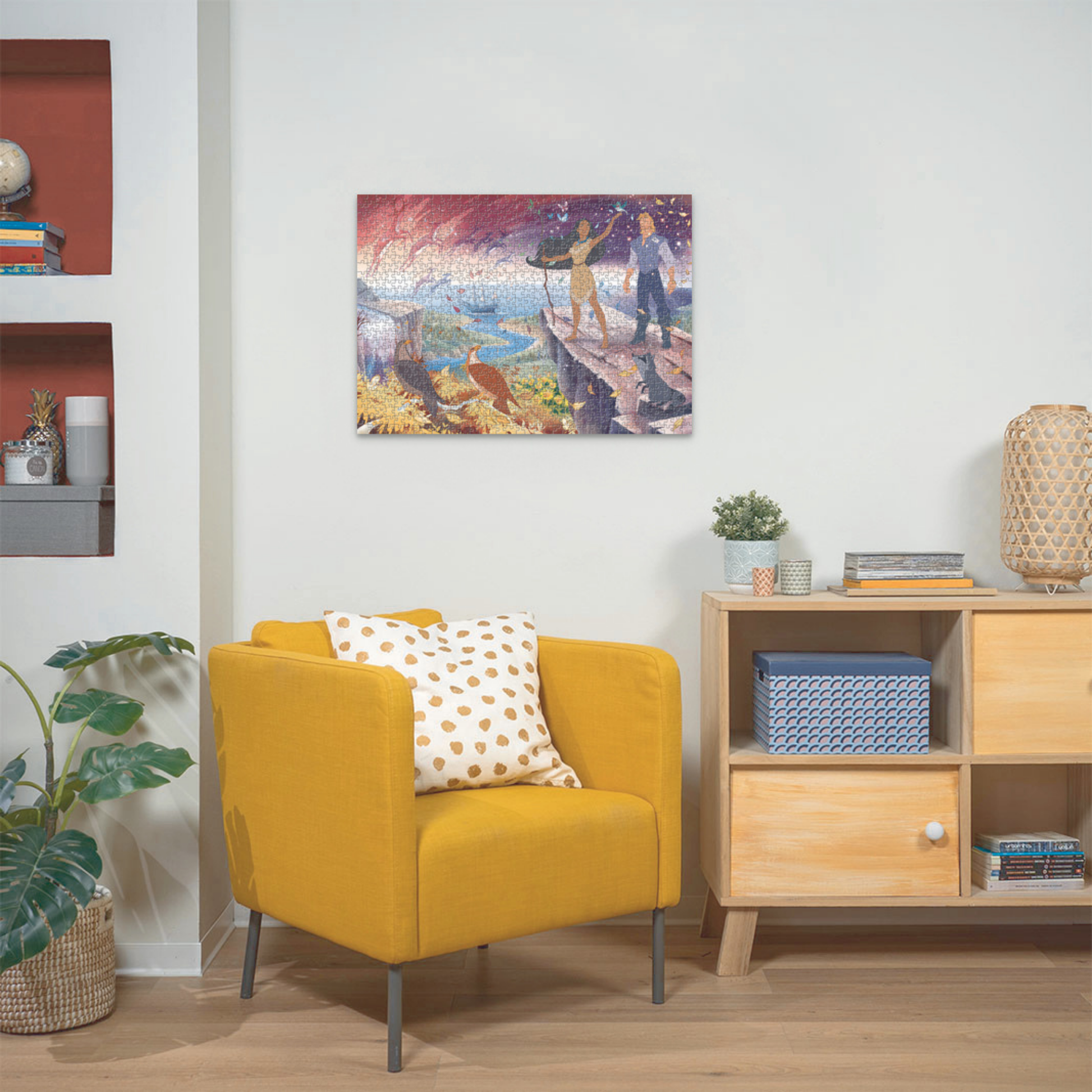 Ferdig puslespill hengt som veggkunst i moderne stue med møbler og dekorative elementer