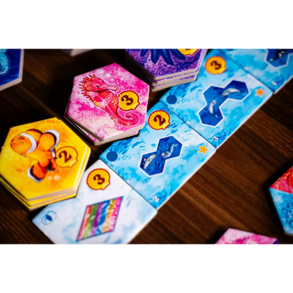 Aqua brettspill komponenter og brikker