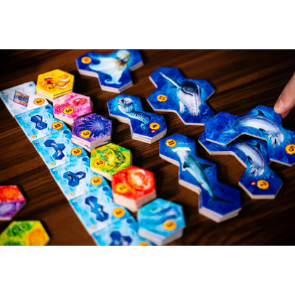 Aqua brettspill komponenter og brikker