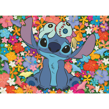 Stitch illustrasjon med blå alien omgitt av tropiske blomster i alle farger