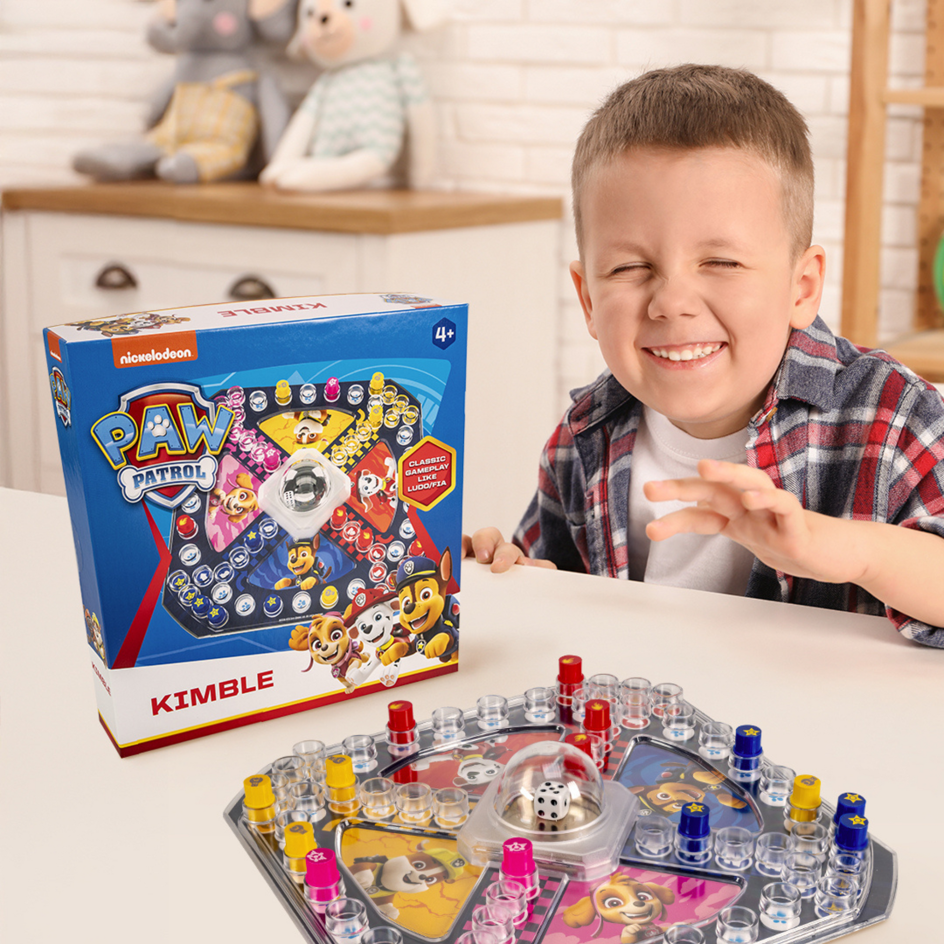 Kimble Paw Patrol spilleske med rundt spillebrett, fargerike brikker og terningkuppel spredt ut