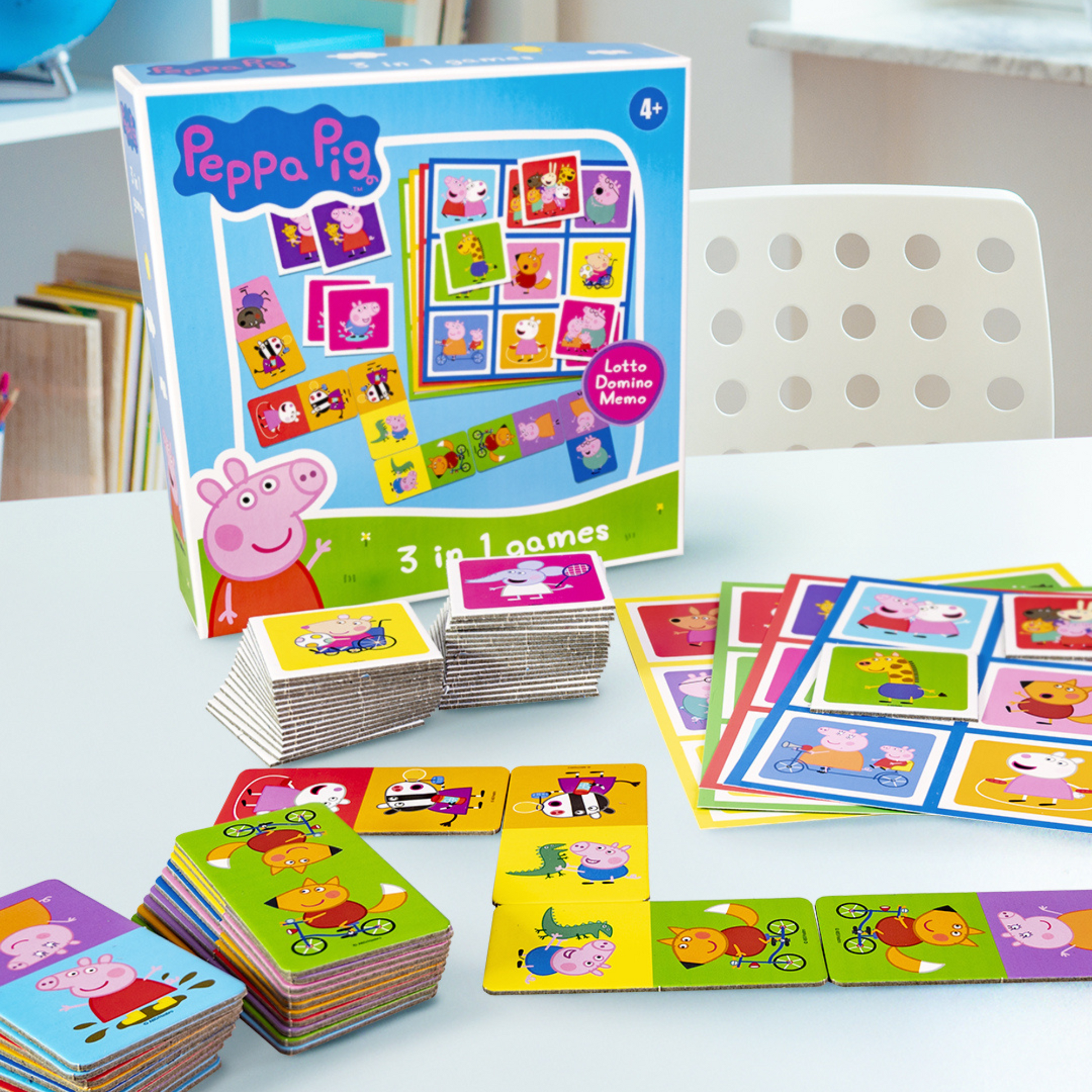 Peppa Gris 3 i 1 spilleske med lottobrett, dominobrikker og memorykort spredt ut