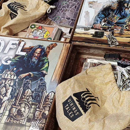 Vikings Tales Tafl King spillkomponenter med trebrett, detaljerte vikingbrikker og oppbevaringspose