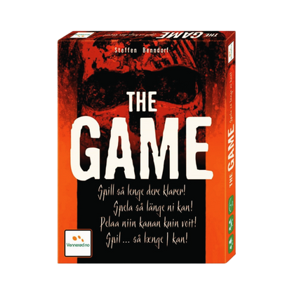 The Game kortspill eske med rød og svart design og norsk tekst